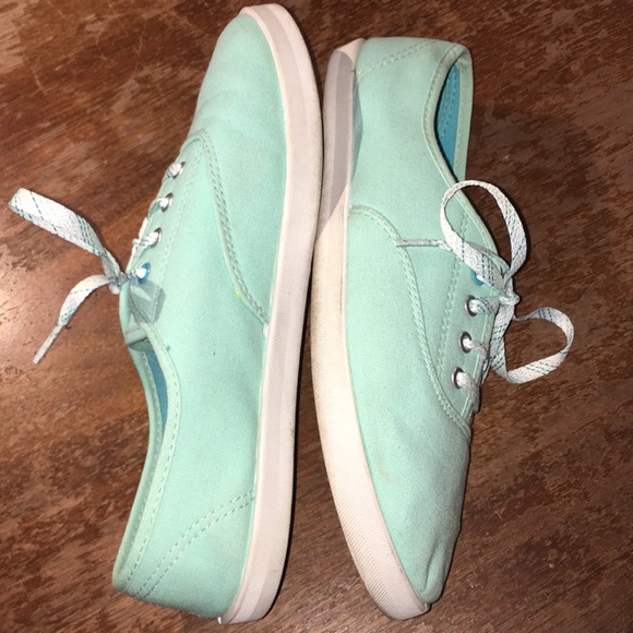 Turquoise canvas shoes, size 9 - Picture 2 of 2